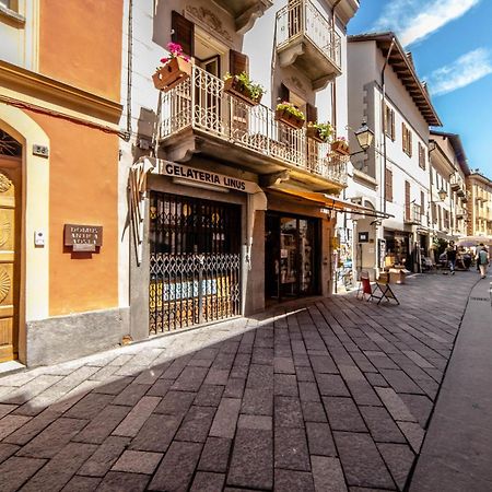 Domus Antica Aosta Hotel Buitenkant foto